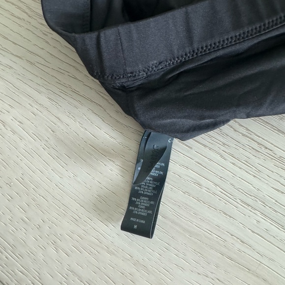 Skims Signature Swim Tank Bikini Top - Picture 2 of 2